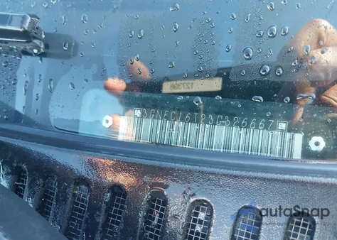 2003 Chevrolet Suburban 1500 Ls z USA, uszkodzony, nr VIN 3GNEC16T23G326667